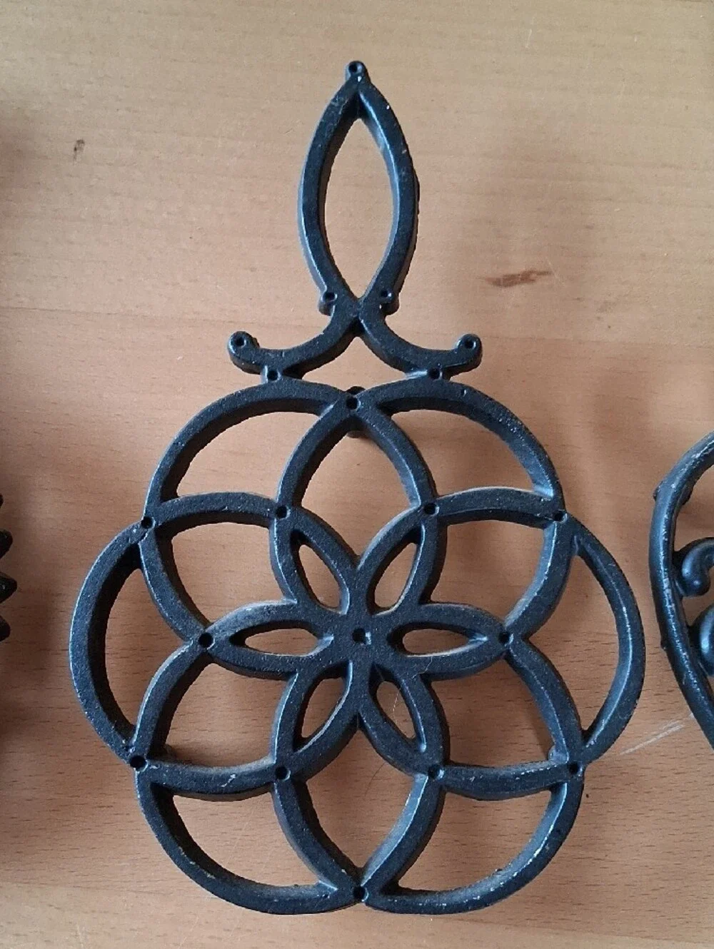 Decorative Black Lightweight Metal Wall Hooks/Trivet– Set of 3